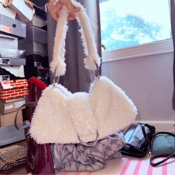 H&M Cream Faux Fur Shoulder Bag - Picture 4 of 15